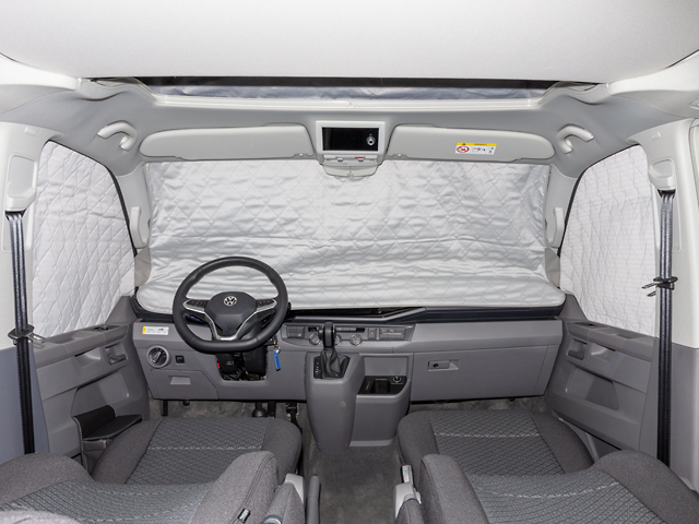 Brandrup ISOLITE Extreme für die Fahrerhausfenster VW T6.1 California/Multivan mit tropfenförmigem Spiegelfuß und Navi ohne Verkehrszeichenerkennung